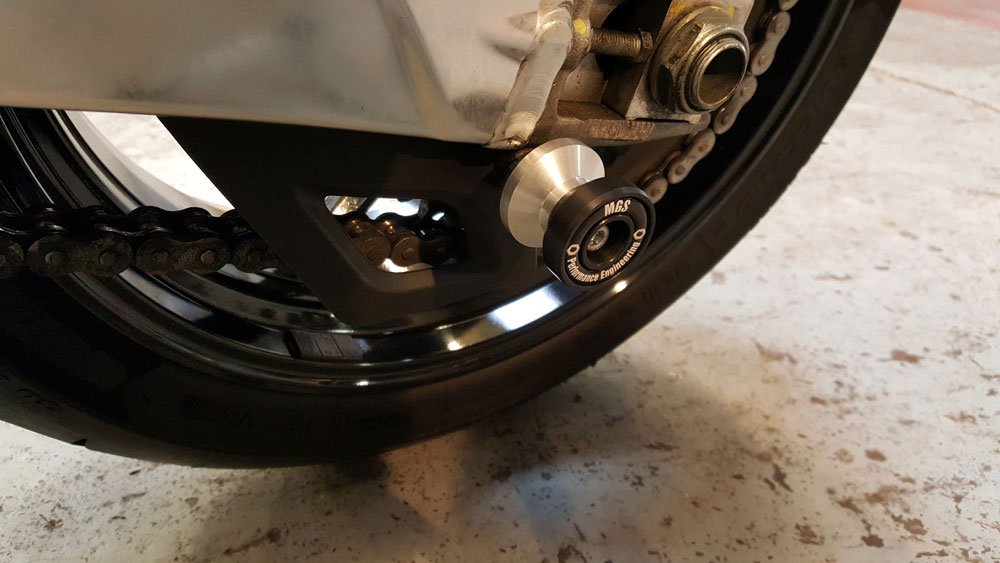 thumbnail interactive-video image 1 of BikeTek Billet Paddock Stand Spool Bobbins – Black, M6 6mm For Aprilia RSV1000 RS125 RS250 Pegaso 1 of 5
